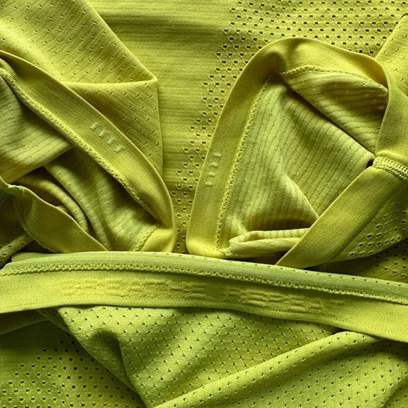 Men’s Large Lululemon Metal Vent Tech Fluorescent. Short Sleeve size large. - Picture 4 of 4